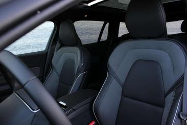 Volvo V60 T8 Recharge Plus — photo 10