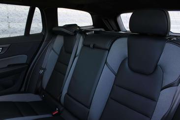 Volvo V60 T8 Recharge Plus — photo 11