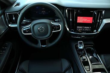Volvo V60 T8 Recharge Plus — photo 14