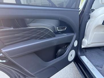 Bentley Bentayga V8 Mulliner — photo 10