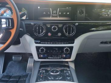 Rolls-Royce Ghost — photo 15
