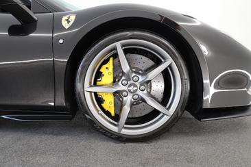 Ferrari F8 Tributo — photo 8