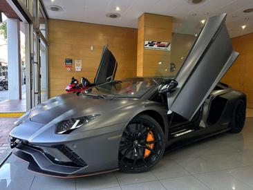 Lamborghini Aventador — photo 12
