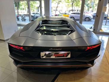 Lamborghini Aventador — photo 16