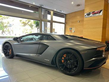 Lamborghini Aventador — photo 18