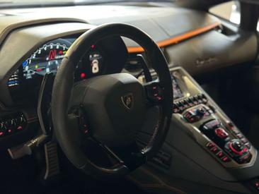 Lamborghini Aventador — photo 19