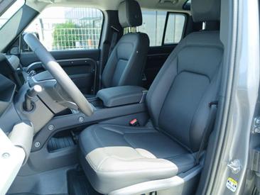 Land Rover Defender 110 SE N1 3.0D I6 200 CV AWD Auto — photo 12