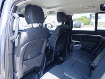 Land Rover Defender 110 SE N1 3.0D I6 200 CV AWD Auto — photo 13