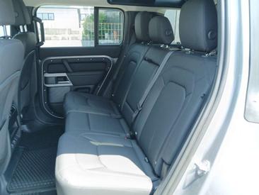 Land Rover Defender 110 SE N1 3.0D I6 200 CV AWD Auto — photo 14