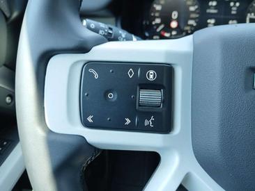 Land Rover Defender 110 SE N1 3.0D I6 200 CV AWD Auto — photo 17