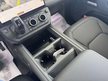 Land Rover Defender 110 D200 AWD Auto X-Dynamic SE — photo 16