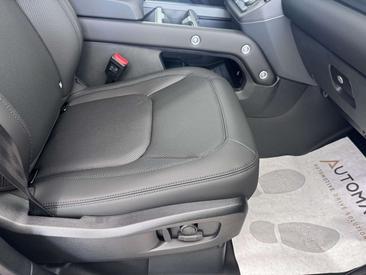 Land Rover Defender 110 D200 AWD Auto X-Dynamic SE — photo 18