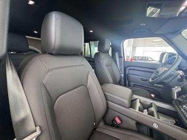 Land Rover Defender 110 D200 AWD Auto X-Dynamic SE — photo 19