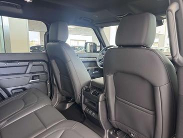 Land Rover Defender 110 D200 AWD Auto X-Dynamic SE — photo 20