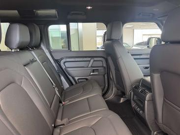 Land Rover Defender 110 D200 AWD Auto X-Dynamic SE — photo 21
