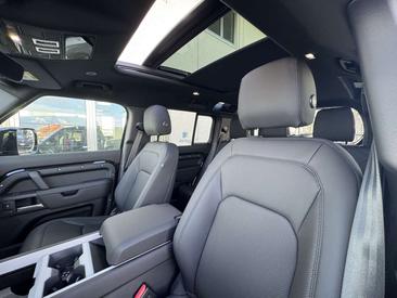 Land Rover Defender 110 D250 AWD Auto X-Dynamic SE — photo 8