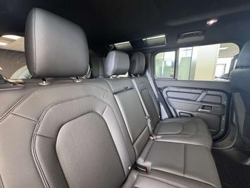 Land Rover Defender 110 D200 AWD Auto X-Dynamic SE — photo 22