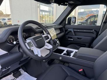 Land Rover Defender 110 D250 AWD Auto X-Dynamic SE — photo 9
