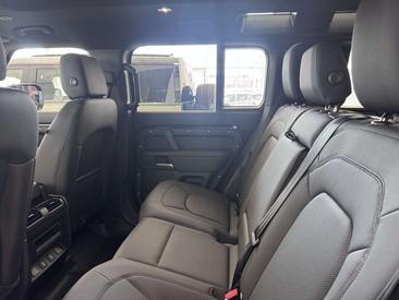 Land Rover Defender 110 D200 AWD Auto X-Dynamic SE — photo 23