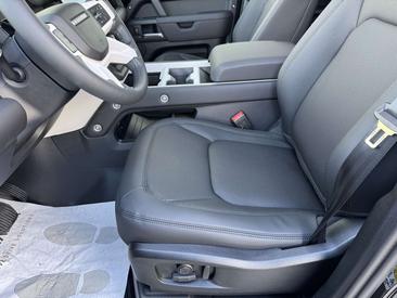 Land Rover Defender 110 D250 AWD Auto X-Dynamic SE — photo 10