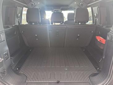 Land Rover Defender 110 D200 AWD Auto X-Dynamic SE — photo 24
