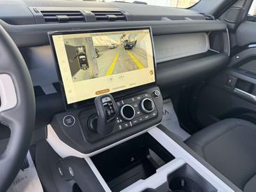 Land Rover Defender 110 D250 AWD Auto X-Dynamic SE — photo 13