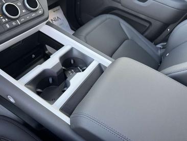 Land Rover Defender 110 D250 AWD Auto X-Dynamic SE — photo 14