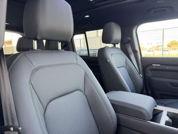 Land Rover Defender 110 D250 AWD Auto X-Dynamic SE — photo 16