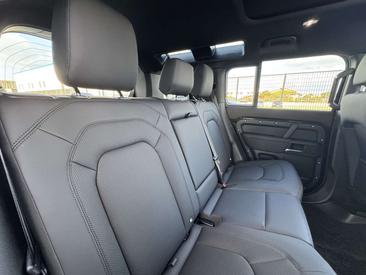 Land Rover Defender 110 D250 AWD Auto X-Dynamic SE — photo 19