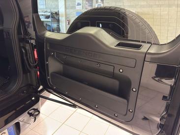 Land Rover Defender 110 X-Dynamic SE AWD Auto. 3.0D I6 200 — photo 19