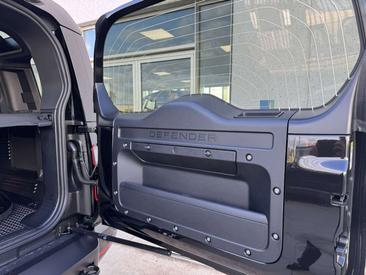 Land Rover Defender 110 D250 AWD Auto X-Dynamic SE — photo 20