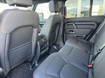 Land Rover Defender 110 D250 AWD Auto X-Dynamic SE — photo 21