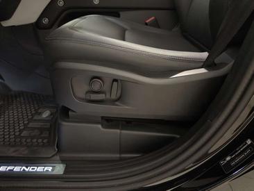 Land Rover Defender 110 X-Dynamic SE AWD Auto. 3.0D I6 200 — photo 24