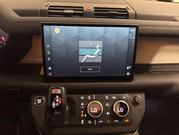 Land Rover Defender 110 X-Dynamic SE AWD Auto. 3.0D I6 200 — photo 32