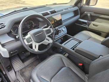 Land Rover Defender 90 D250 TOIT OUVRANT CARPLAY CAMERA 360 CUIR Noir — photo 9