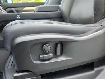 Land Rover Defender 90 D250 TOIT OUVRANT CARPLAY CAMERA 360 CUIR Noir — photo 13