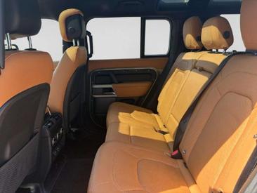 Land Rover Defender 110 SE 2.0 P400e — photo 11