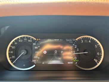 Land Rover Defender 110 SE 2.0 P400e — photo 12