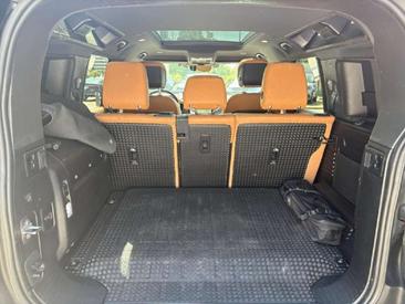 Land Rover Defender 110 SE 2.0 P400e — photo 14