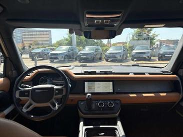 Land Rover Defender 110 SE 2.0 P400e — photo 15
