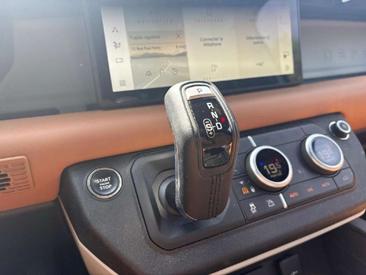 Land Rover Defender 110 SE 2.0 P400e — photo 16