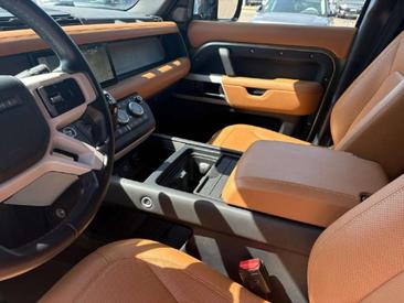 Land Rover Defender 110 SE 2.0 P400e — photo 17