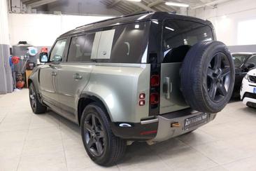 Land Rover Defender 110 3.0D I6 250 CV AWD X-Dynamic SE 7 POSTI — photo 4