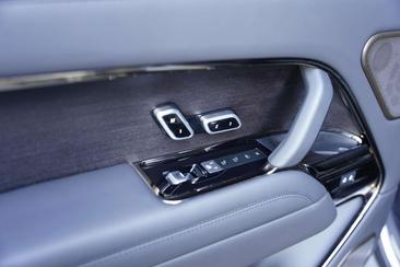 Land Rover Range Rover SV Head Up / Meridian Signature P 510 E — photo 36