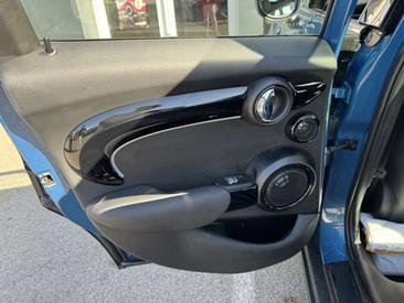 Mini Hatch Cooper S — photo 21
