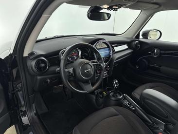 Mini Hatch Essential Cooper 2024 Noir — photo 10