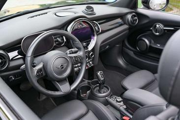 Mini Cabrio Classic Cooper — photo 17