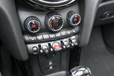 Mini Cabrio Classic Cooper — photo 24