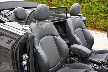 Mini Cabrio Classic Cooper — photo 32
