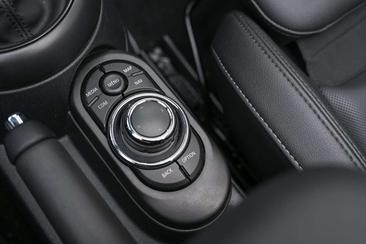 Mini Cabrio Classic Cooper — photo 33